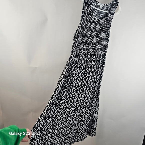 Croft and Barrow, szXS, black and white graphic design, fit and flare dress - Picture 7 of 8